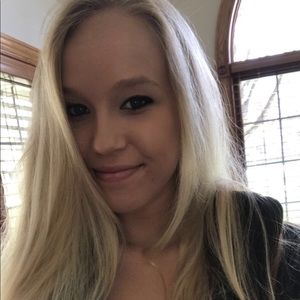 Meet your Posher, Alexis